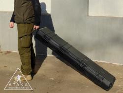 Кейс можно катить за собой на колёсиках